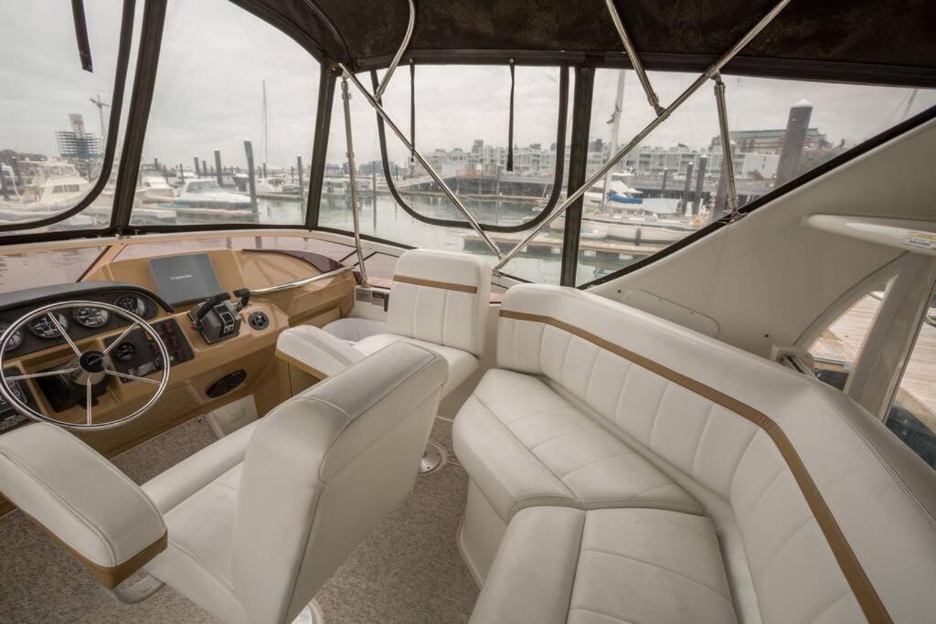 Sea Pearl Boston Yacht Hotel Exterior photo